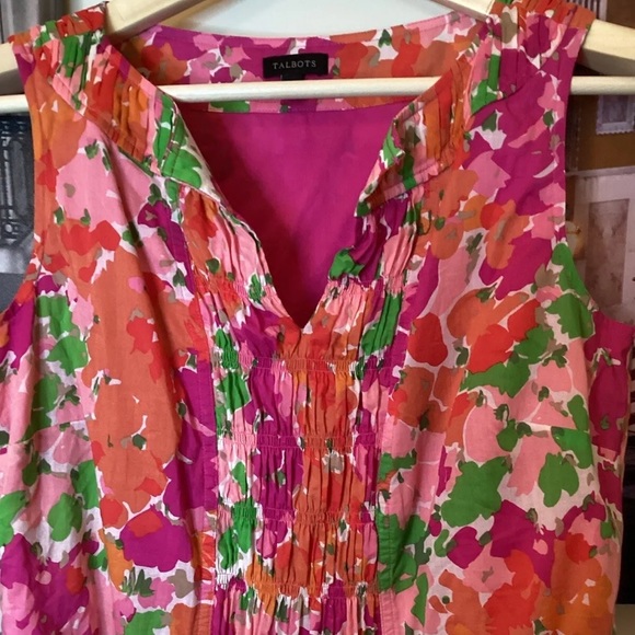 3 for $20! Offers open. Talbots Sleeveless Floral blouse Women’s blouse Size 4 - Picture 3 of 4